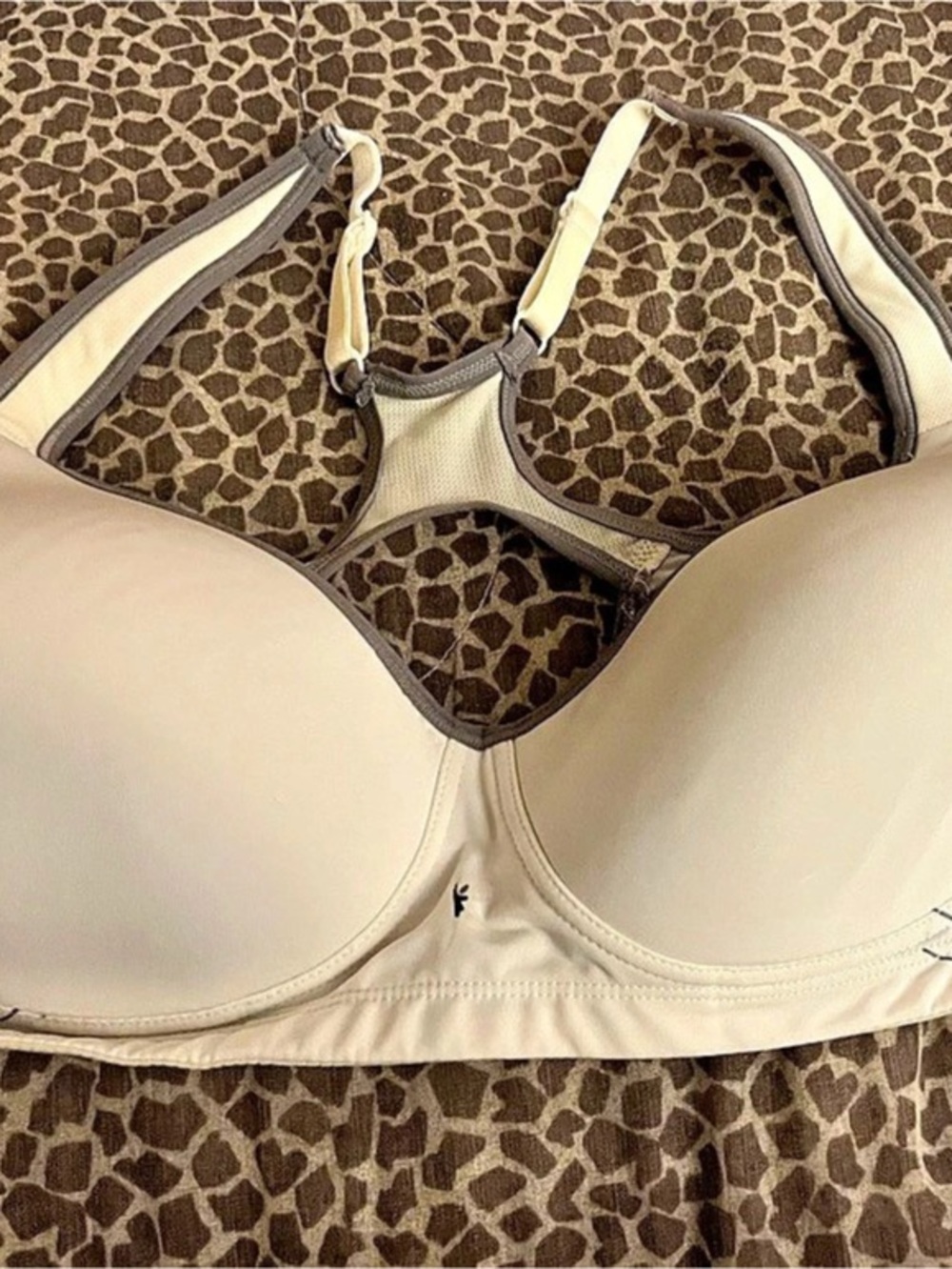 Sports Bra Geometric Underwire Bra in White & Gray Like New